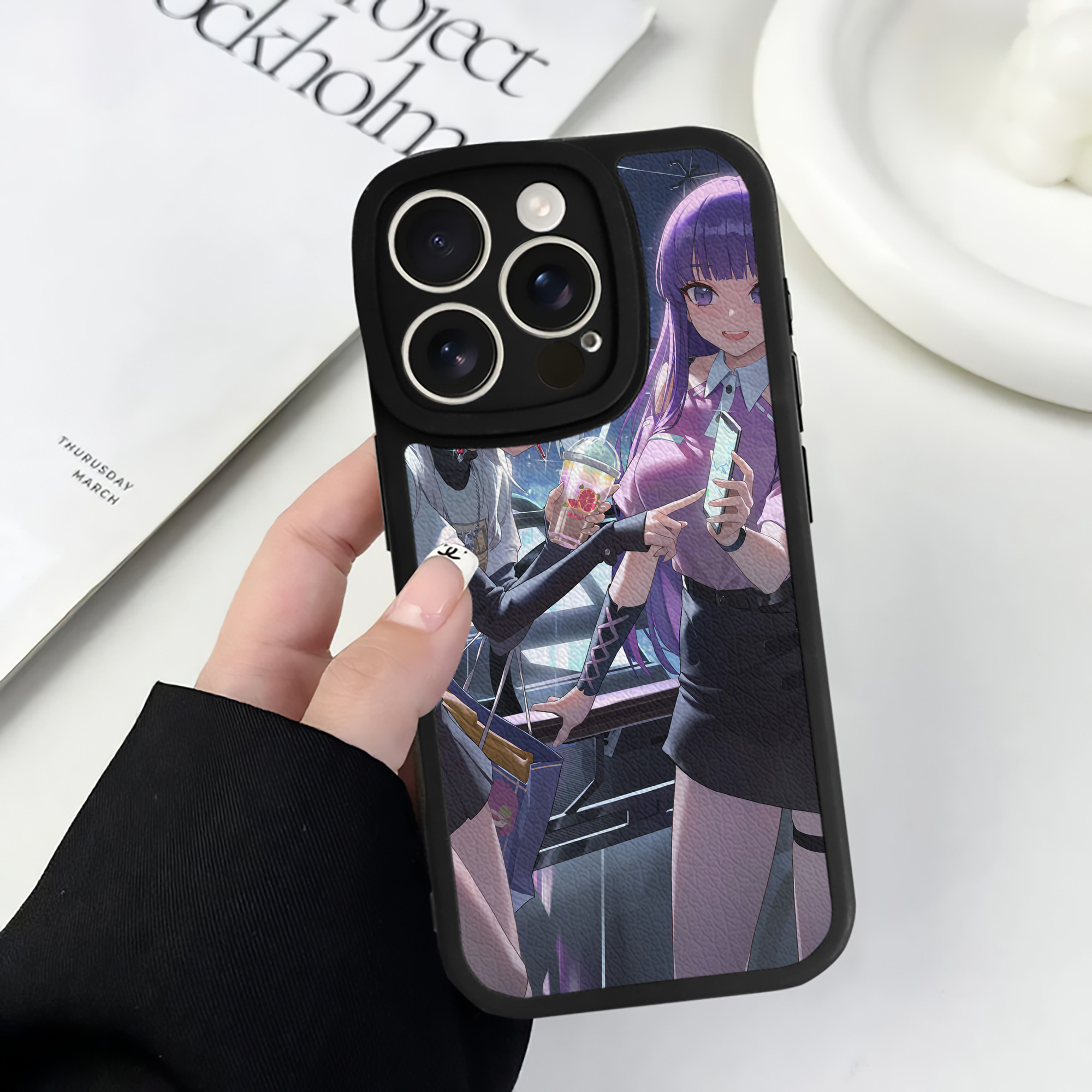 （画像用） 葬送のフリーレン Frieren 【iPhone 16シリーズ対応】シリコンスマホケース（レザー調） 材質：シリコン